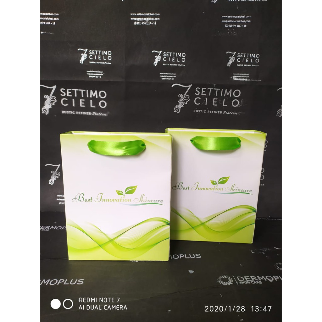 

Paperbag Printing Skincare Desain dan Ukuran Custom Free Desain