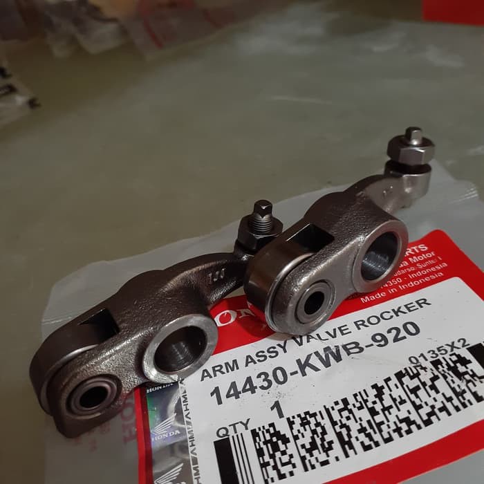 SUKU CADANG ASLI platuk klep set honda revo absolute blade