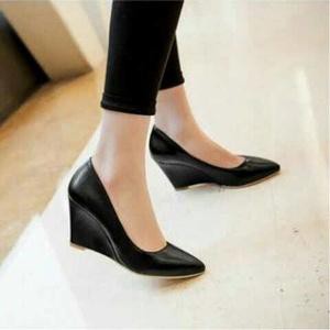 SEPATU WEDGES KANTOR KERJA CEWEK WANITA HITAM POLOS CASUAL SIMPLE MODIS MURAH