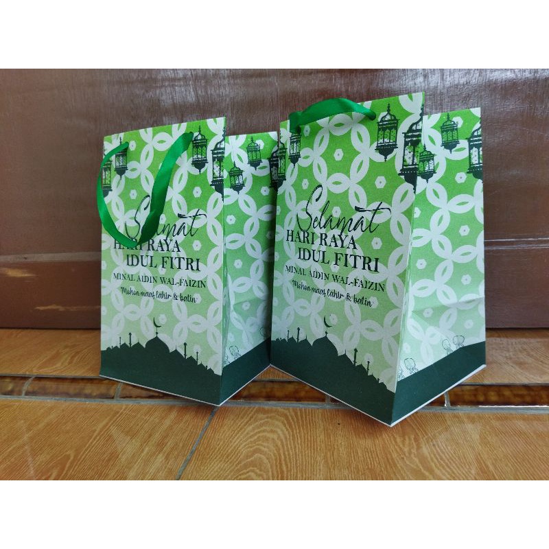 

PAPERBAG DESIGN LEBARAN full printing, edisi toples kuker.. muat sampe 3 toples 500 gr
