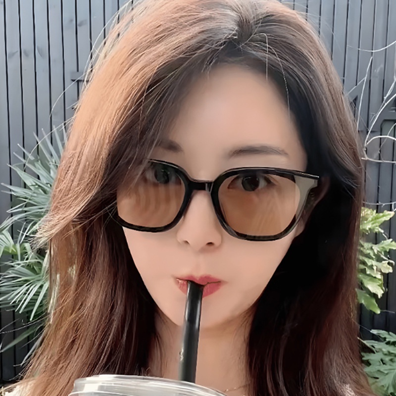 Kacamata Hitam Wanita Model Retro Kotak Frame Besar Nyaman