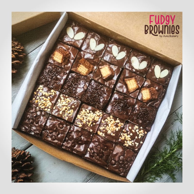 

FUDGY BROWNIES SHINY CRUST | AVIA BAKERY