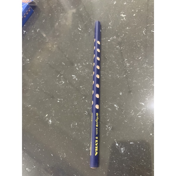 

(x)Pencil Groove Slim Lyra