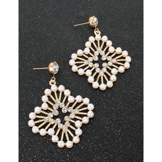 LRC Anting Tusuk Fashion Golden Pearl-like Geometrical Alloy Diamond Pierced Earrings K44378