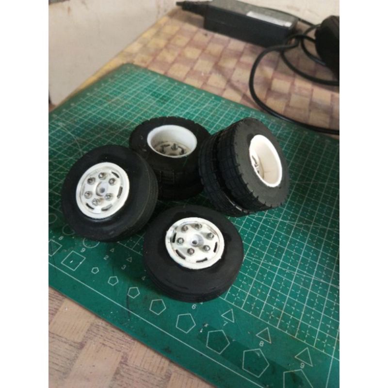 1set roda  miniatur truk