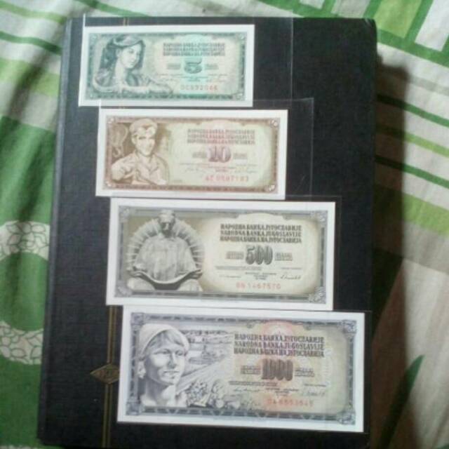 Set uang dari negara Yugoslavia
