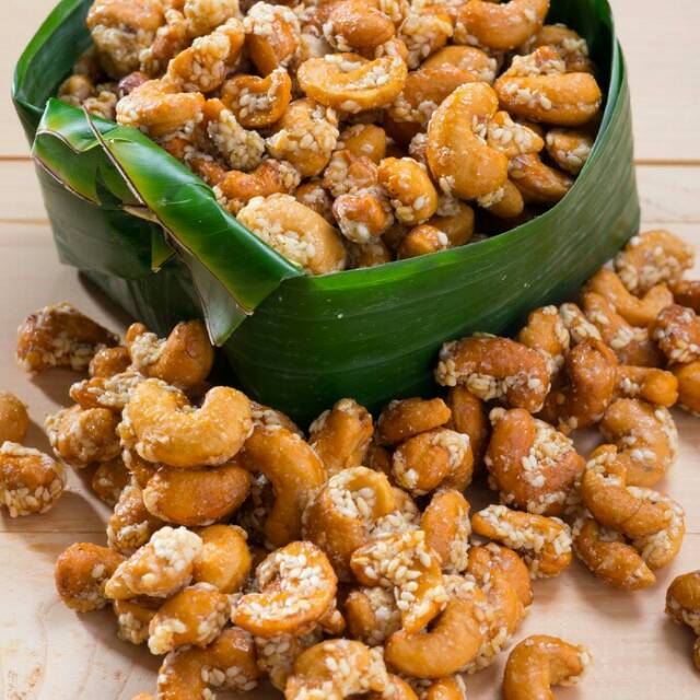 

Kacang Mede Balut Wijen Premium 500gr