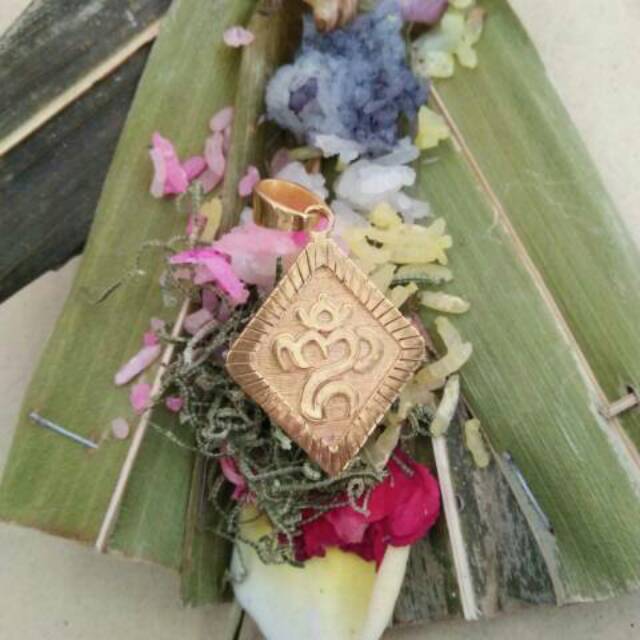 Liontin omkara Bali prisma