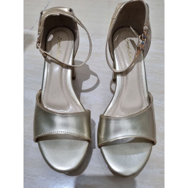 Sepatu Heels Yongki Komaladi