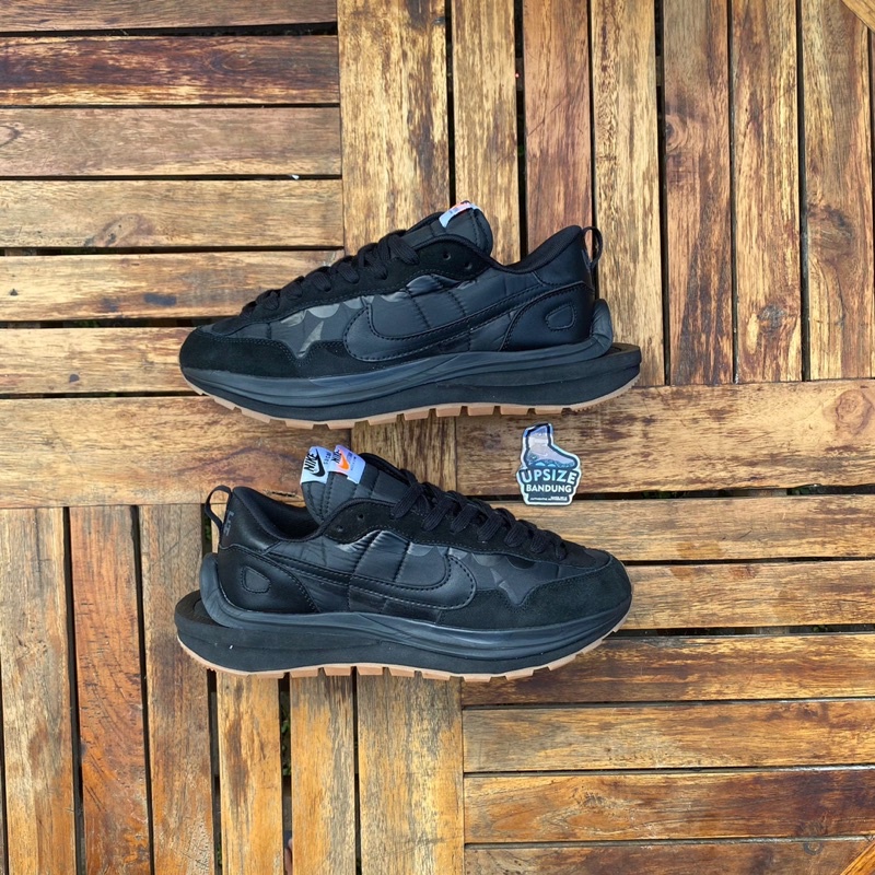 nike sacai waffle triple black