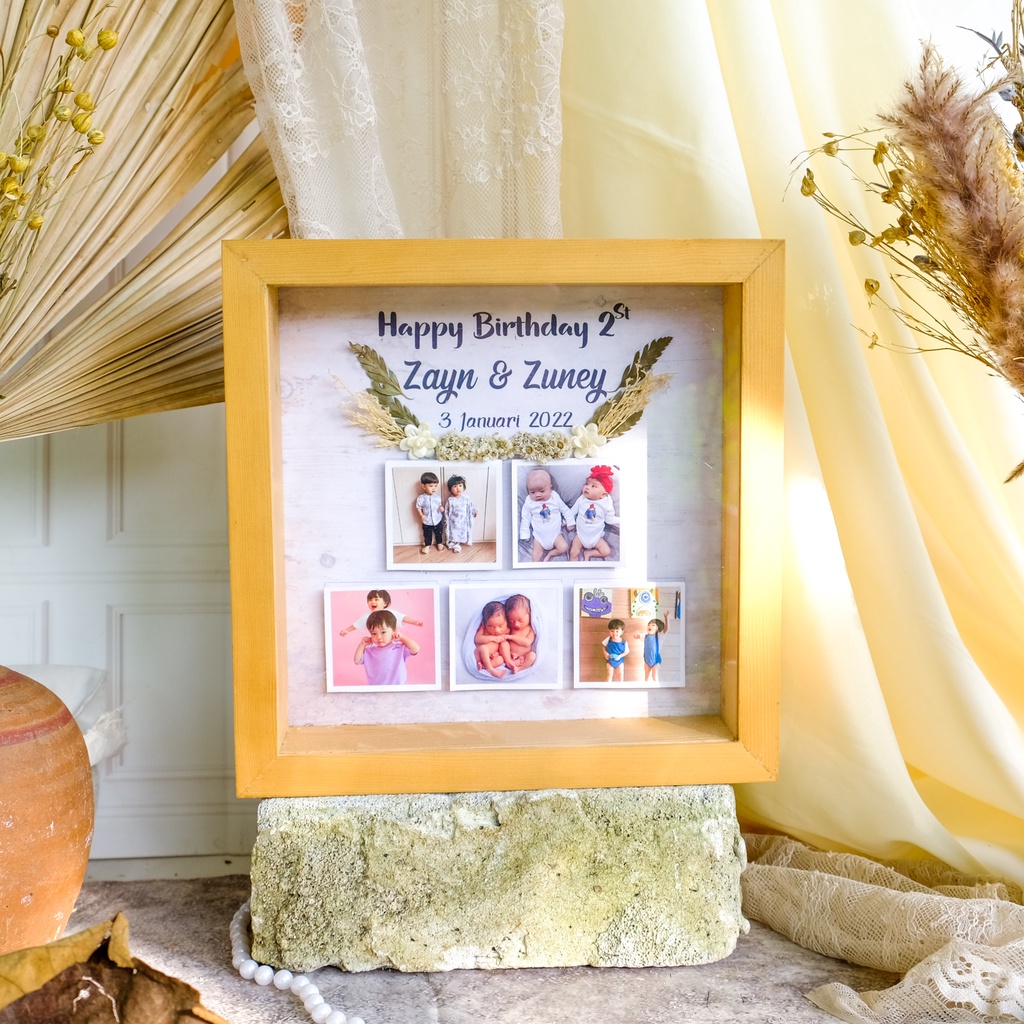 KADO PERNIKAHAN FLORA, FRAME BINGKAI CUSTOM FOTO UKURAN 20x20 CM