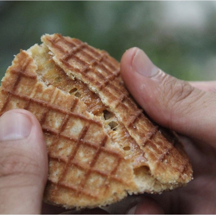 

KERING-KUE- 2 BOX HOMEMADE KIN'S STROOPWAFEL HALAL -KUE-KERING.