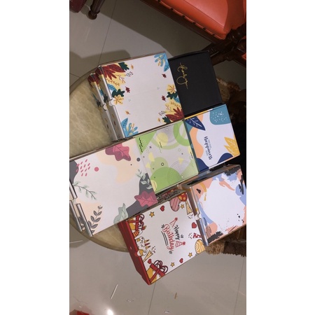 

Kotak Hampers