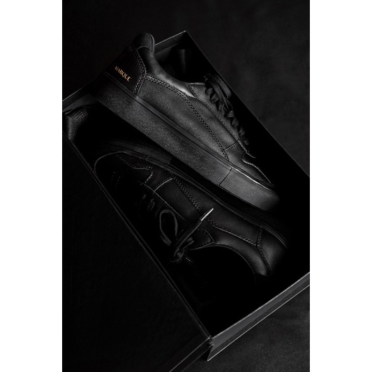 MARQUE.CO CLASSIC BLACK - Sepatu Casual Full Black / Hitam, Berbahan Leather / Kulit Premium, Sneakers Untuk Pria &amp; Wanita, Cocok untuk Segala Outfit dan Kerja, dengan Premium Packaging