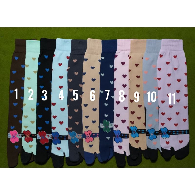 kaos kaki motif love pita
