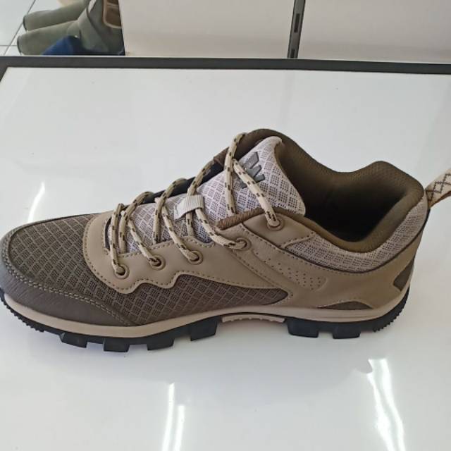 Sepatu pria outdoors weinbrenner bertali original dari bata