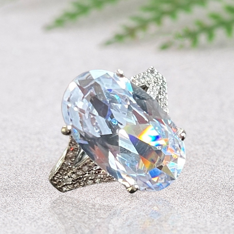 Cincin Kristal Cubic Zirconia Bentuk Oval Warna Silver Untuk Wanita