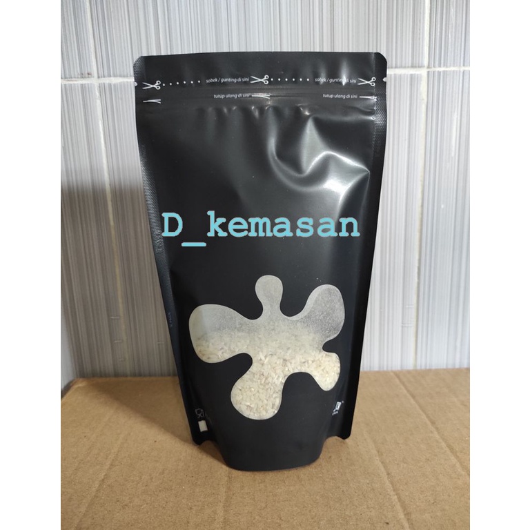 Kemasan standing pouch window hitam doff 500 gram