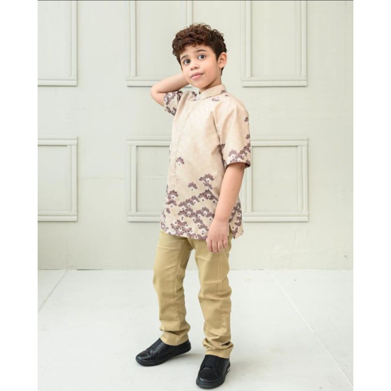 LA GALIGO SERIES LITTLE NOAH WEARING KLAMBY