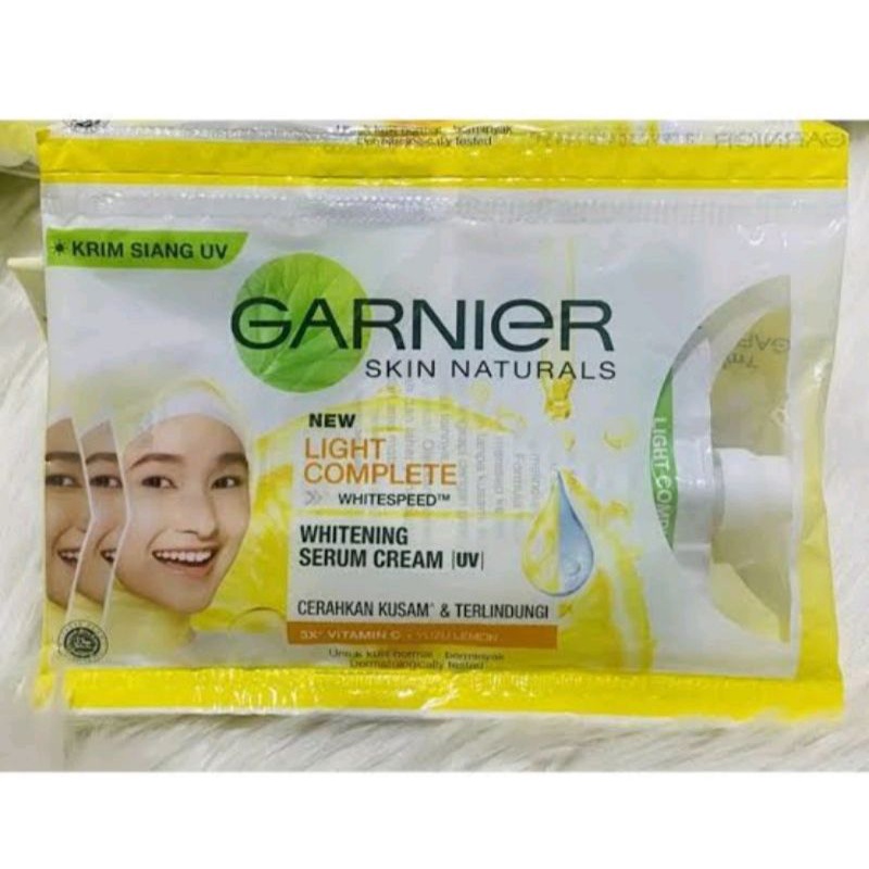 Garnier krim siang uv light complete 7 ml.