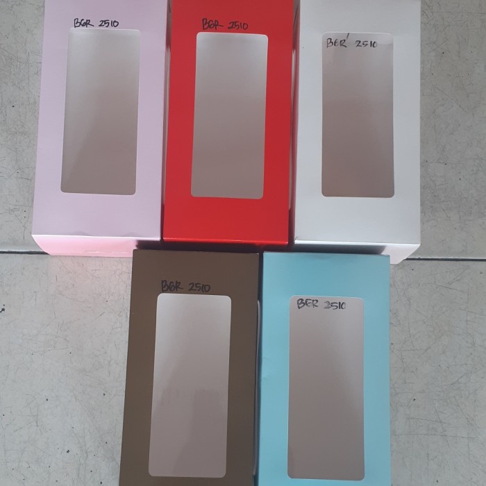 

Ginger- Dus Bolu Gulung 25 x12x10 cm jendela mika 3 sisi atas dan samping - Putih