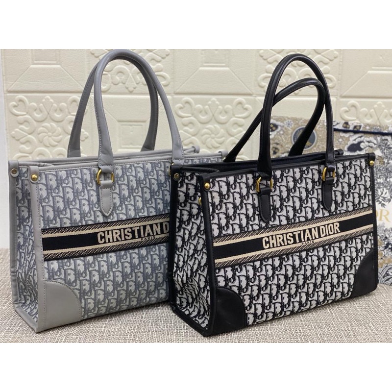 

Dior On The Go Kanvas FREE PAPERBAG