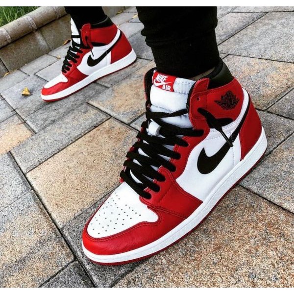 NIKE JORDAN 1 CHICAGO