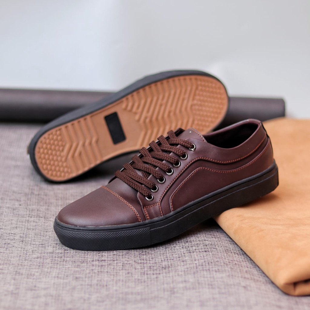 BOAS Sepatu Kasual Sneakers Pria Hitam Tali Trendy Kekinian Simple Murah Anti Slip