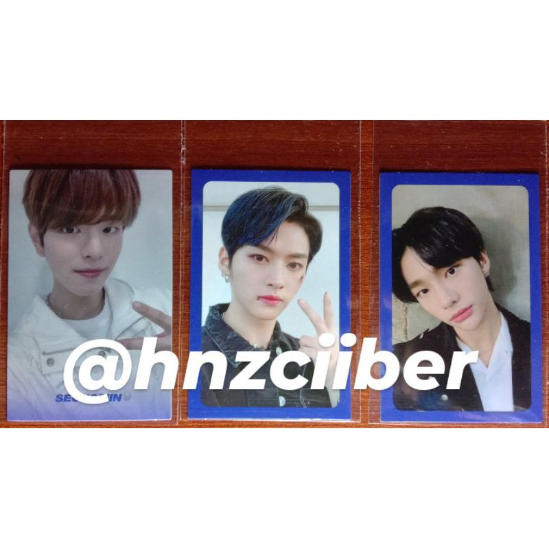 PC Lee Know Hyunjin Blue Border Seungmin Name Levanter