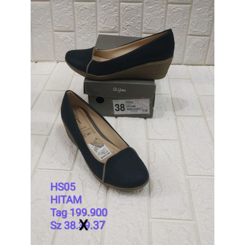 SEPATU ST.YVES WEDGES