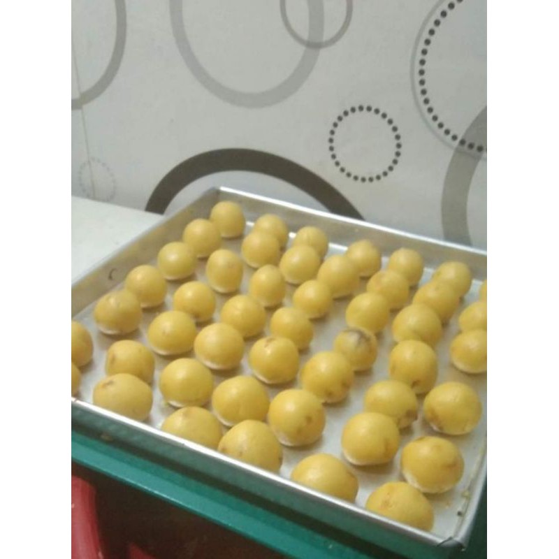 

KUE NASTAR