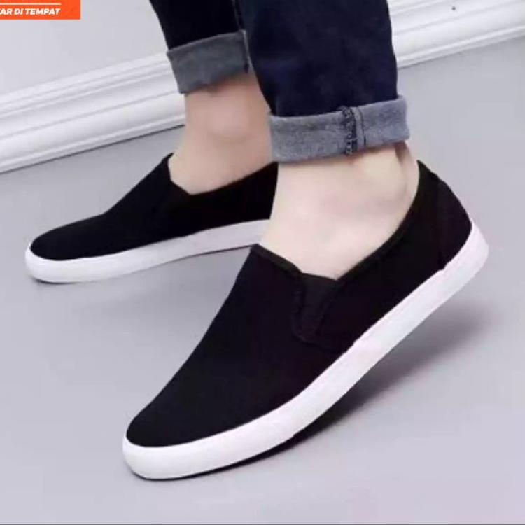 Spatu Pria Terbaru 2021 sepatu Slip on hitam polos spatu sneakers cowok murah spatu tanpa tali cod