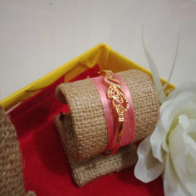 Tempat seserahan gelang