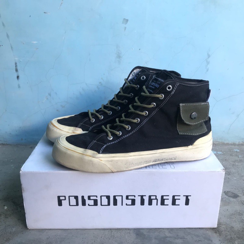 sepatu poison street