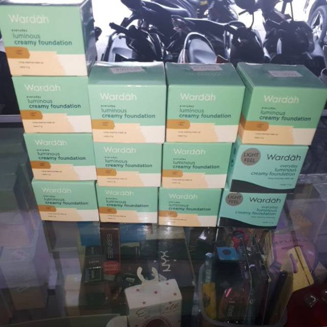 wardah everyday luminous creamy foundation alas bedak padat wardah murah