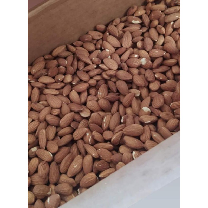 

kacang almond panggang kupas