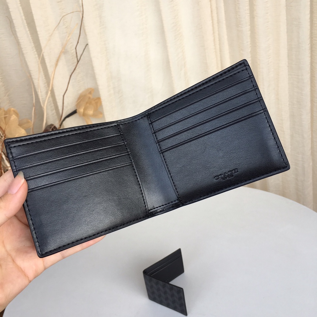 dompet pria ch Boxed Compact Id Wallet with Trigger Snap Key Fob F29273
