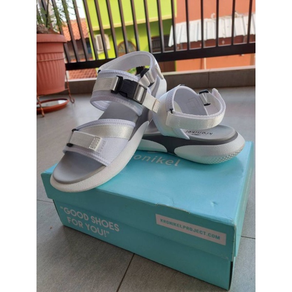 Sepatu Sandal Kronikel