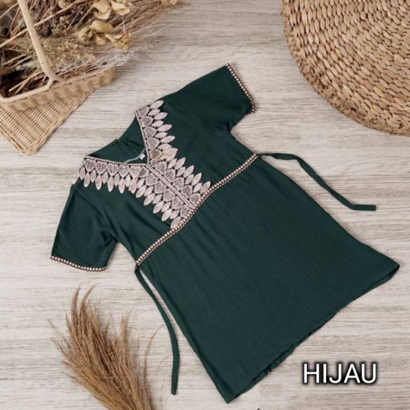 Baju Balita Perempuan Cewek Umur Usia 1 2 3 4 5 6 7 Tahun Model Terbaru Murah Harga Grosir Motif Renda Polos Bertali Kancing Belakang Leher Bahan Adem Nyaman Aneka Warna Size S M L XL Lengan Pendek Ukuran Kecil Modern Kekinian Bisa COD Ecer