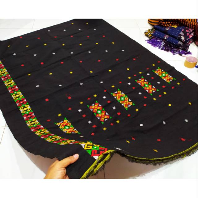 Kain tenun paruki pabintik pamiring Jepara toraja