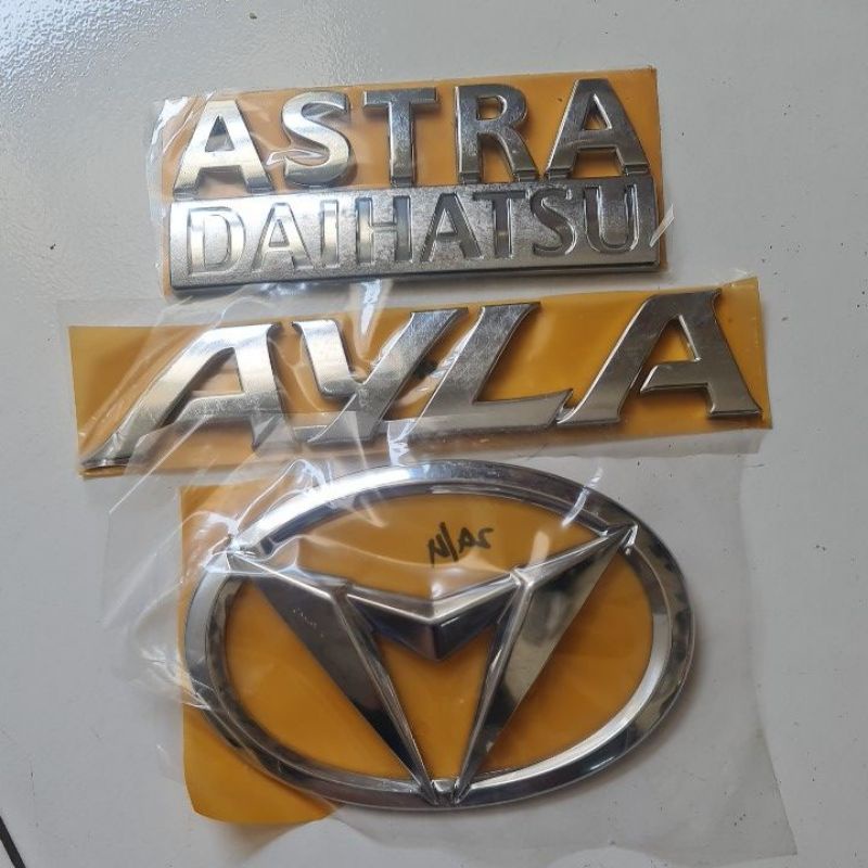 Emblem Segitiga Ayla Astra Daihatsu