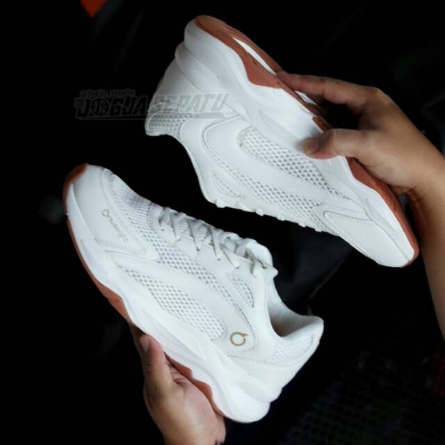 SEPATU SNEAKERS ORTUSEIGHT ABYSSUS - WHITE /GOLD