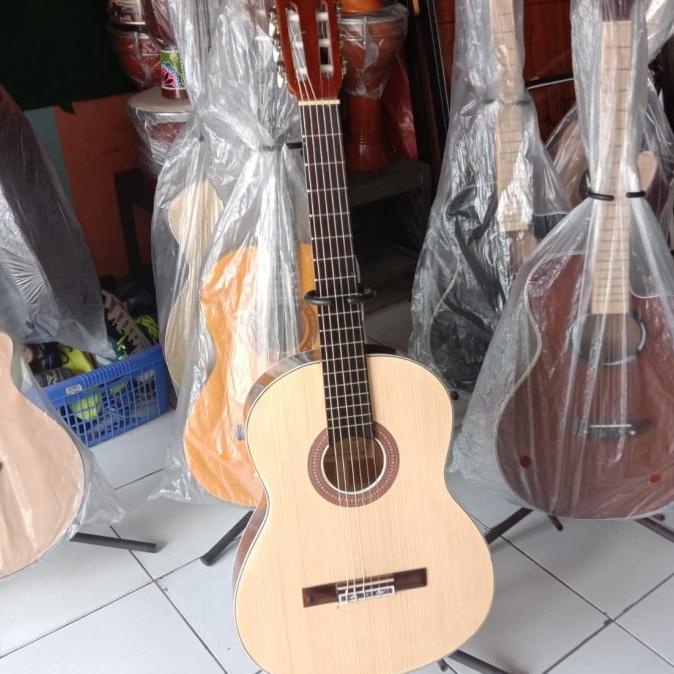 PROMO SPECIAL Gitar Akustik Nilon Osmond / Osmond Nilon plus Case dan Pick
