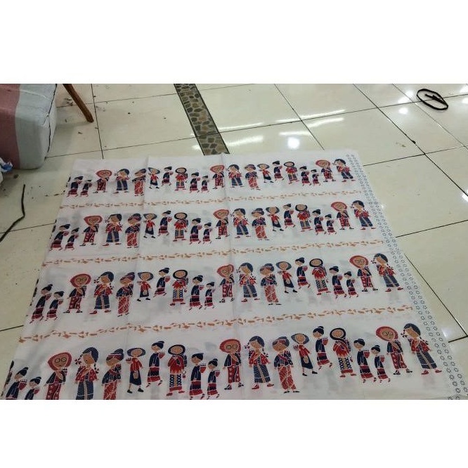 kain batik mbok jamu bu tejo putih berjajar