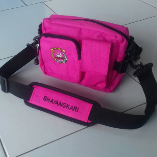 TAS PINGGANG SELEMPANG OLAHRAGA LOGO BHAYANGKARI PINK HITAM TRAINING BAHAN CORDOVA
