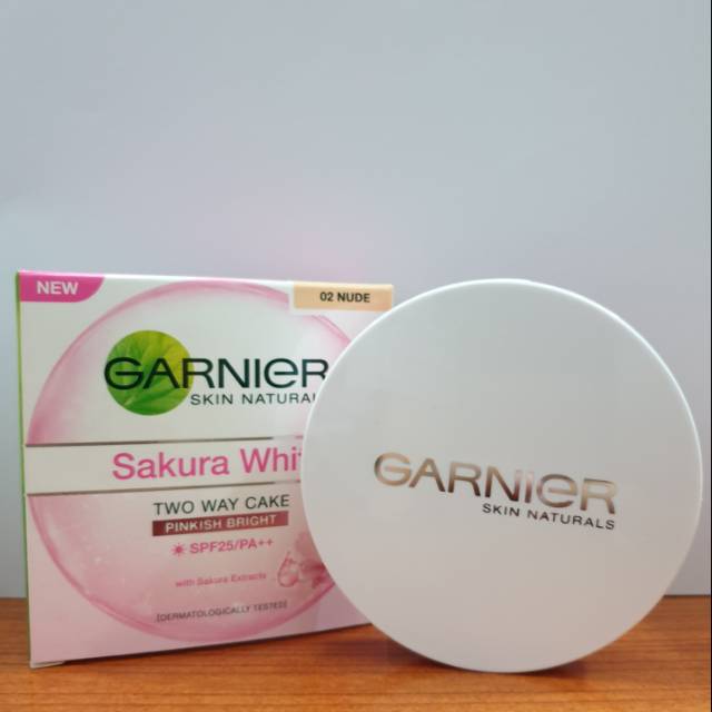TWC GARNIER SAKURA / GARNIER SAKURA WHITE TWO WAY CAKE