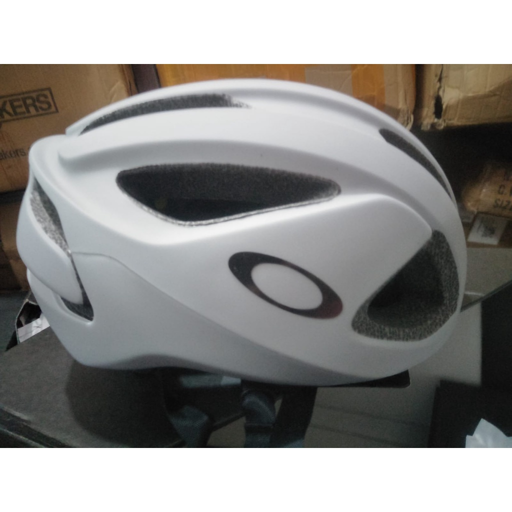 Helm Sepeda oakley aro3 fog grey