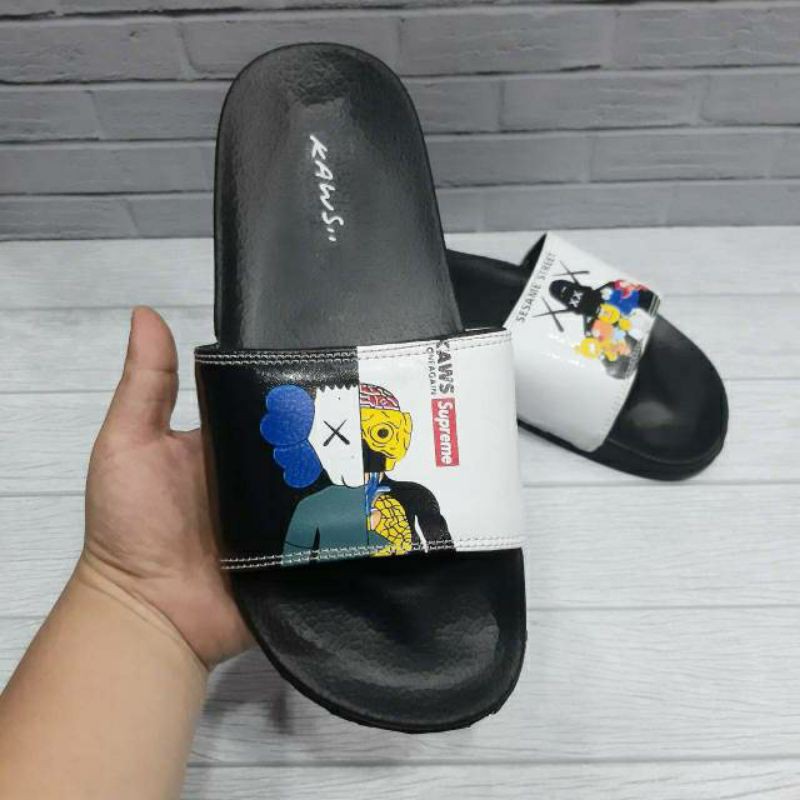 Sendal KAWS Supreme Sesame Street / Sandal slide-slop pria wanita murah-5