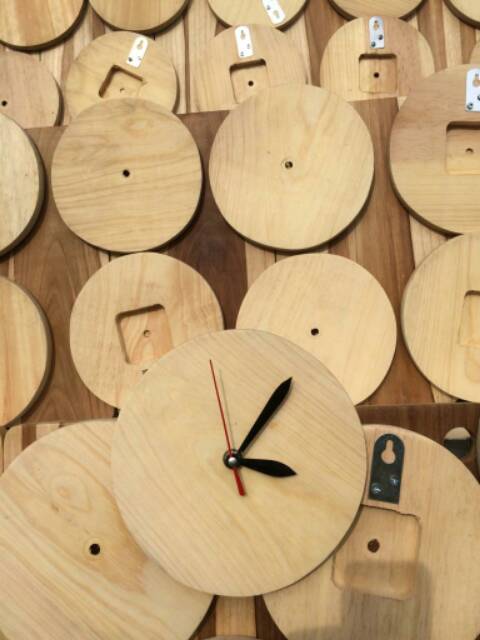 Hiasan Jam 25cm Jam Dinding  25cm Bulat Kayu Pinus