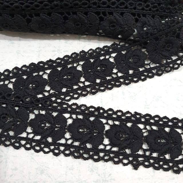 Renda Tengah Giper / Gyper Bordir Motif Bunga Lebar 3,5 cm - Hitam / Putih (15 yard)